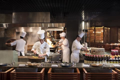 Grand Hyatt Singapore, Restaurant