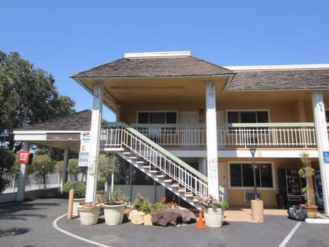 Caravelle Inn Extended Stay, Exterior