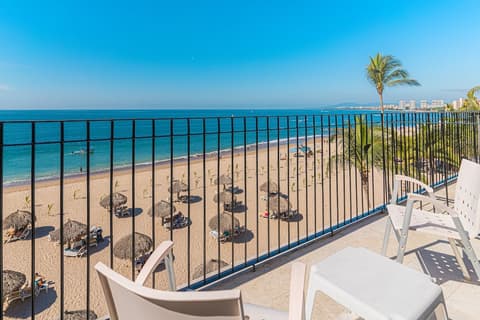 Krystal Vallarta, Room