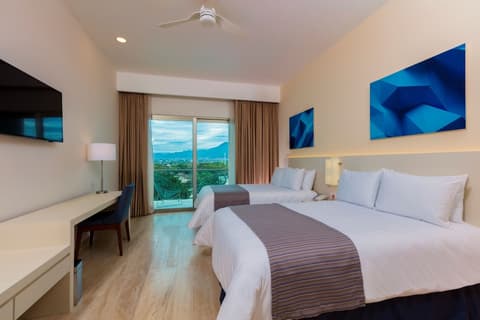 Krystal Vallarta, Room