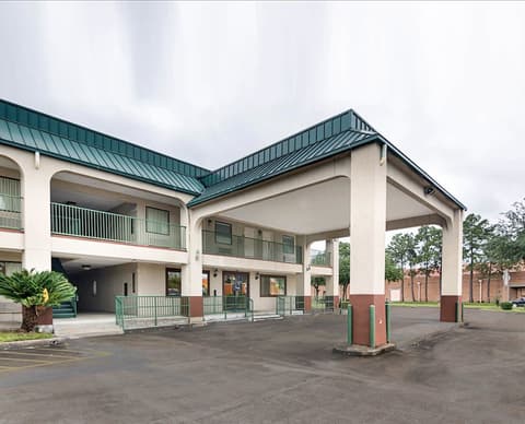 Rodeway Inn & Suites Highway 290 Northwest, Exterior