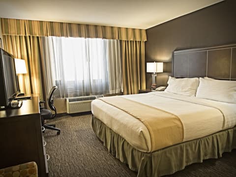 Holiday Inn Hotel & Suites Anaheim by IHG, Room