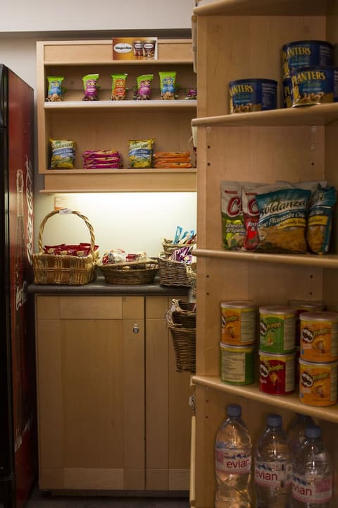 Kapok Hotel, Gift shop