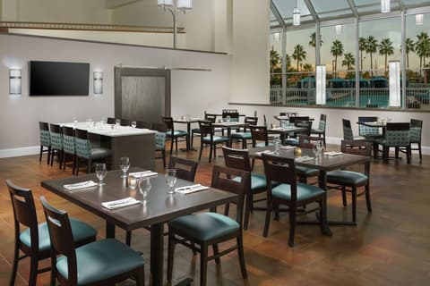 DoubleTree by Hilton Orlando Airport, Restaurant
