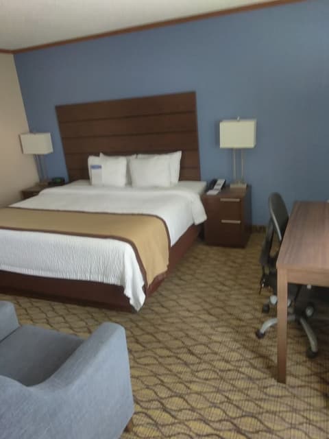 Baymont by Wyndham Madison Heights Detroit Area, Room