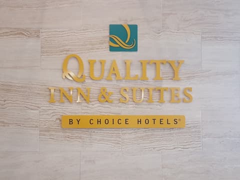 Quality Inn & Suites, Interior detail