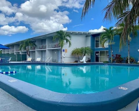 Hollywood Gateway Inn, Pool