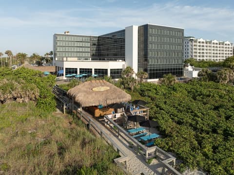 Hilton Cocoa Beach Oceanfront, Bar (on property)