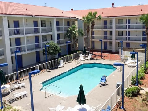 SoHo Inn & Suites Jacksonville North, Pool
