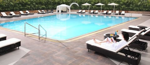 Panda Hotel, Outdoor pool