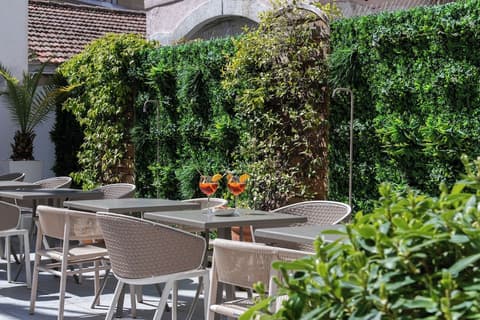 Boutique Hotel Cezanne, Terrace/patio