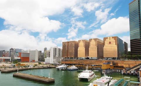 The Royal Pacific Hotel & Towers, Exterior