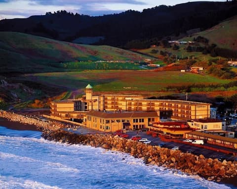 Pacifica Lighthouse Hotel Trademark Collection by Wyndham, Front of property