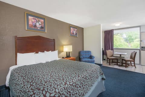 Days Inn by Wyndham Arlington Pentagon, Room