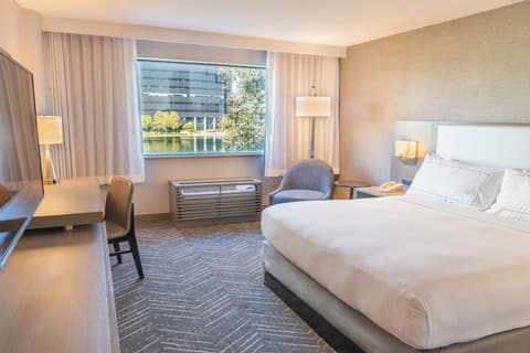 Orange County Hotel, Room