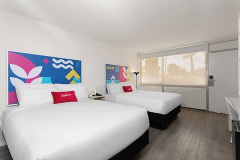 Baymont by Wyndham Orlando North Millenia, Room