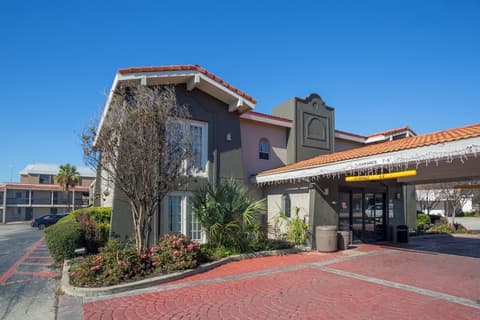 Baymont by Wyndham Austin University Area, Exterior