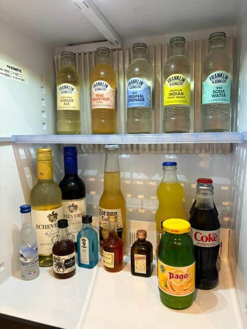 Ellen Kensington, Room