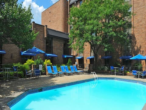 Hilton Parsippany, Pool