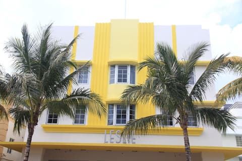 Leslie Hotel Ocean Drive, Front of property