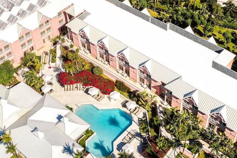 Comfort Suites Paradise Island, Exterior