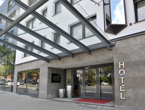 Parkhotel Oberhausen, Property entrance