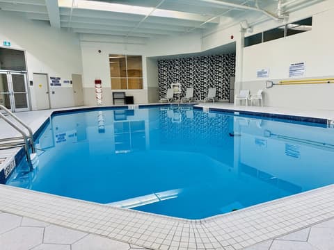 Holiday Inn Burlington Conference Centre by IHG, Pool