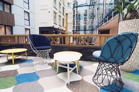 Radisson Blu Hotel, Amsterdam City Center, Lobby sitting area