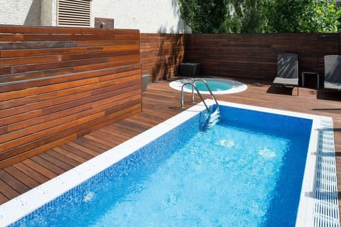 Catalonia Mikado, Pool