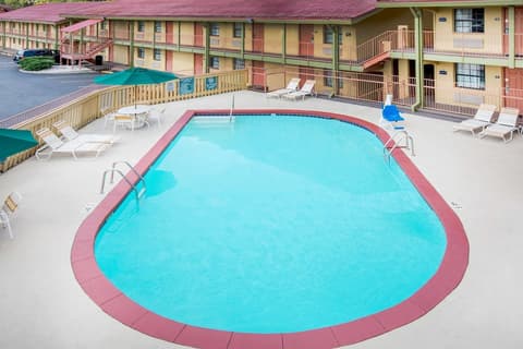 Days Inn by Wyndham Little Rock/Medical Center, Pool