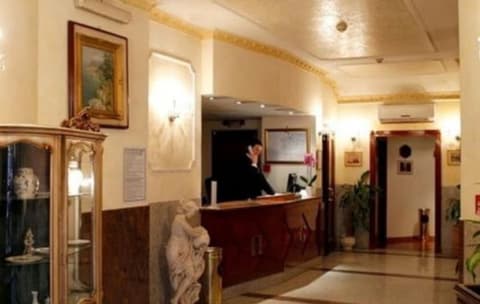 Hotel Genio, Reception