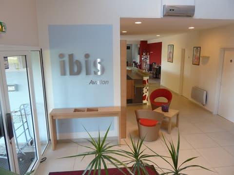 Hotel ibis Avallon, Interior entrance