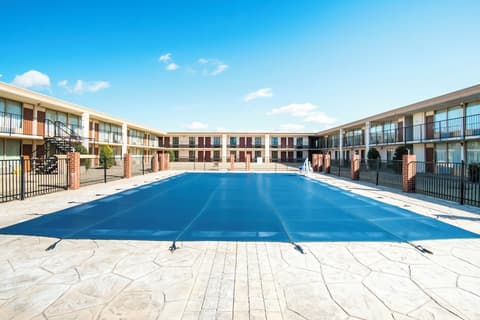 OYO Hotel Oklahoma City South I-35 and SE 29th, Outdoor pool