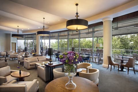 Conrad Istanbul Bosphorus, Lobby sitting area