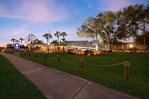 PaddleTail Waterfront Lodge, Trademark Collection by Wyndham, Front of property