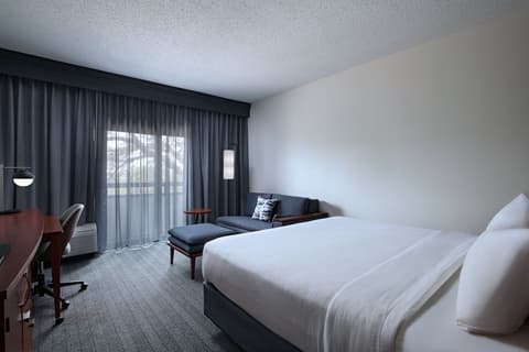Courtyard by Marriott Dallas Richardson at Spring Valley, Room