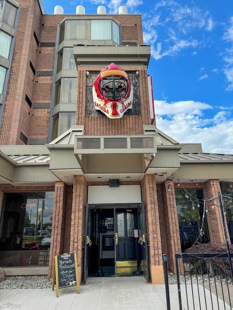 Ramada Plaza by Wyndham Niagara Falls, Restaurant