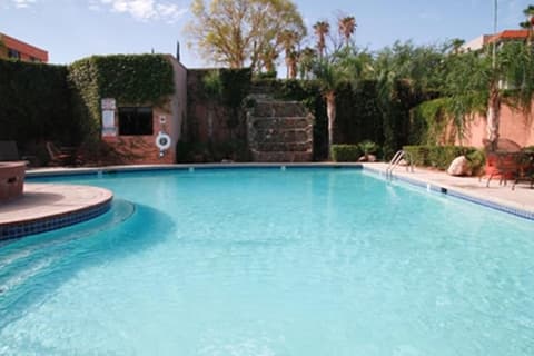 Ramada by Wyndham Viscount Suites Tucson East, Pool