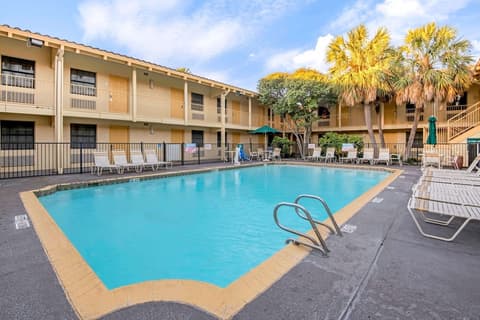 La Quinta Inn by Wyndham San Antonio Market Square, Pool
