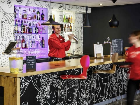 ibis London Greenwich, Bar (on property)