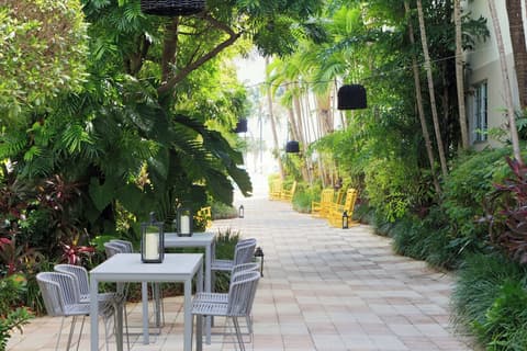 Kimpton Surfcomber Hotel by IHG, Room