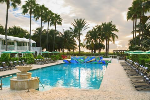 Kimpton Surfcomber Hotel by IHG, Pool