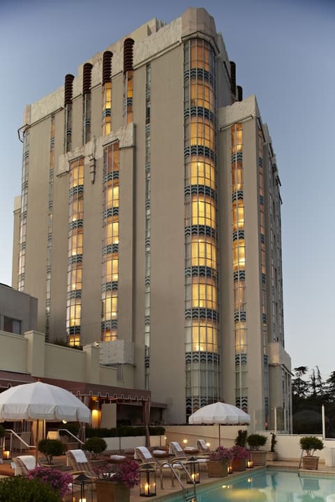 Sunset Tower Hotel, Exterior detail