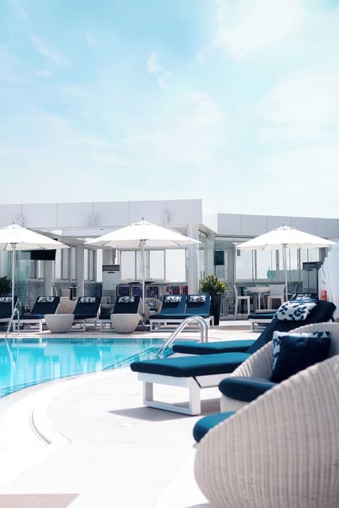 Millennium Downtown, Rooftop pool