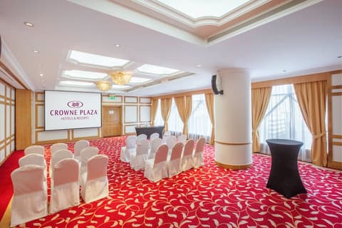 Crowne Plaza Abu Dhabi, an IHG Hotel, Lobby