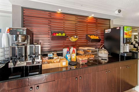 La Quinta Inn by Wyndham Santa Fe, Breakfast area