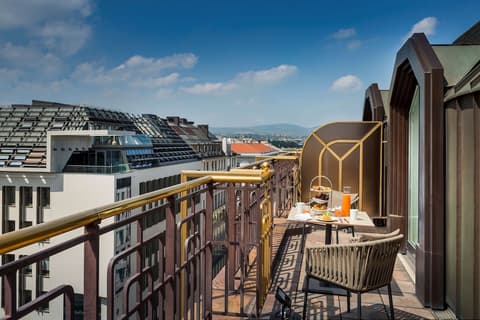 Hilton Vienna Plaza, Room