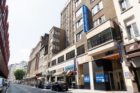 a&o Antwerpen Centraal, Property entrance