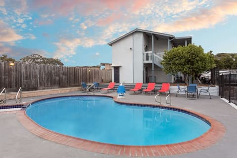 Ramada by Wyndham Monterey, Pool