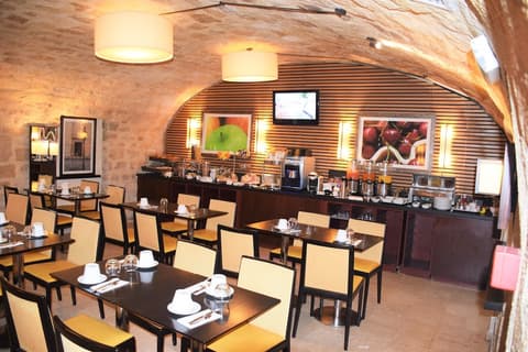 Folkestone Opéra, Breakfast area